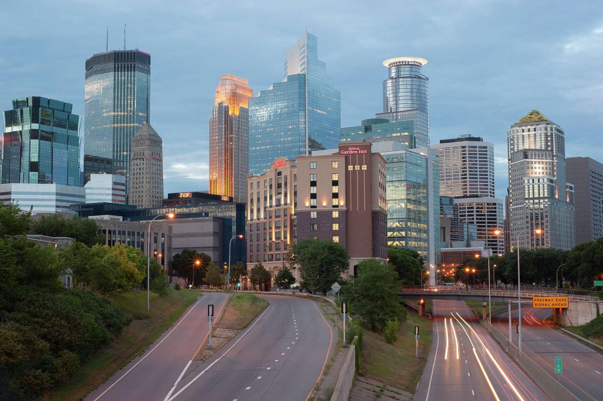 Hilton Garden Inn Minneapolis Downtown Exterior foto